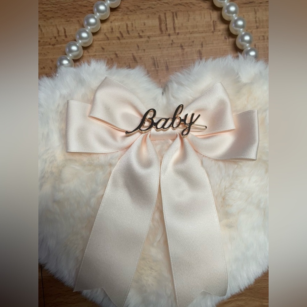 White Fur Heart Shaped Purse - Picture 4 of 8